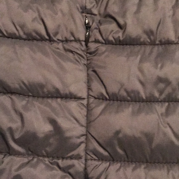 Amazon Essentials Black Women’s Lightweight Long Sleeve Water Resistant Puffer S - Picture 4 of 6